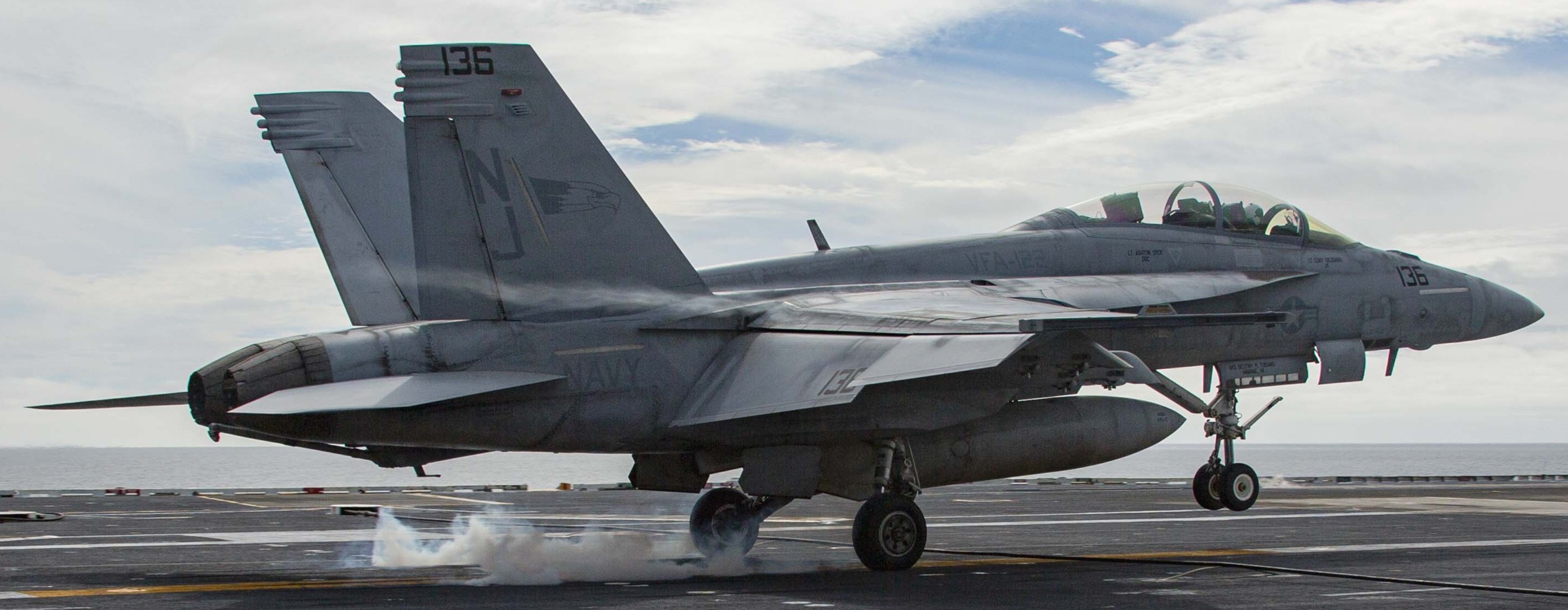 vfa-122 flying eagles strike fighter squadron f/a-18f super hornet cvn-72 uss abraham lincoln 2025 102