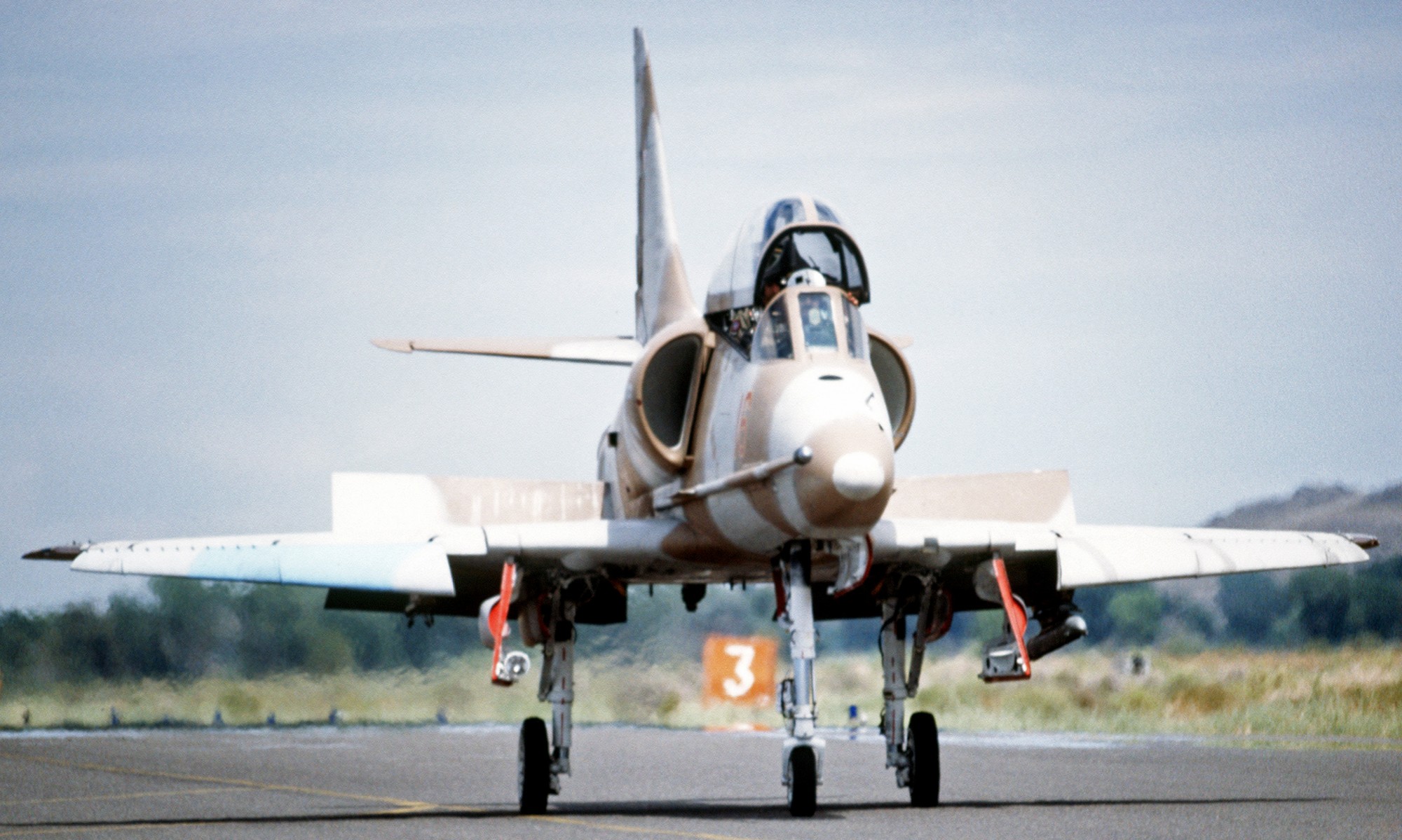 vfa-127 desert bogeys strike fighter squadron ta-4j skyhawk 1988 03 fleet adversary