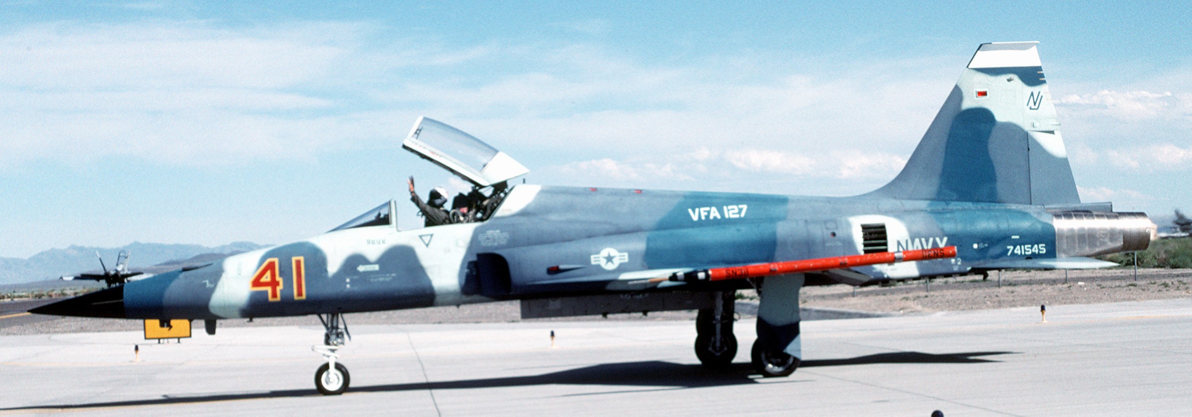 vfa-127 desert bogeys strike fighter squadron f-5e tiger 1993 14