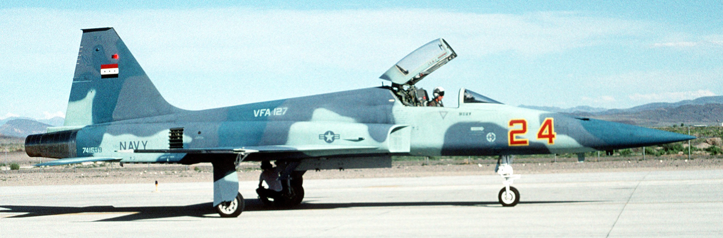 vfa-127 desert bogeys strike fighter squadron f-5e tiger 1993 23