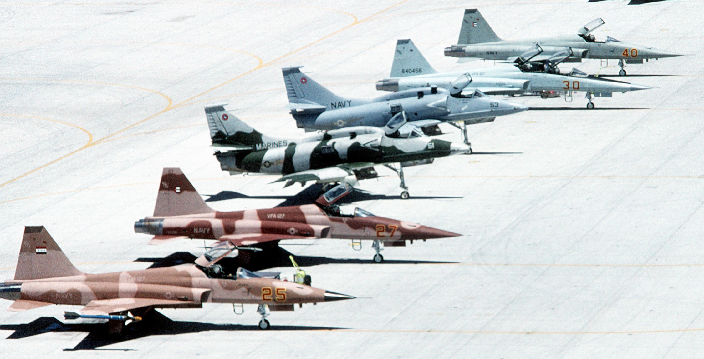 vfa-127 desert bogeys strike fighter squadron f-5e tiger 1993 28