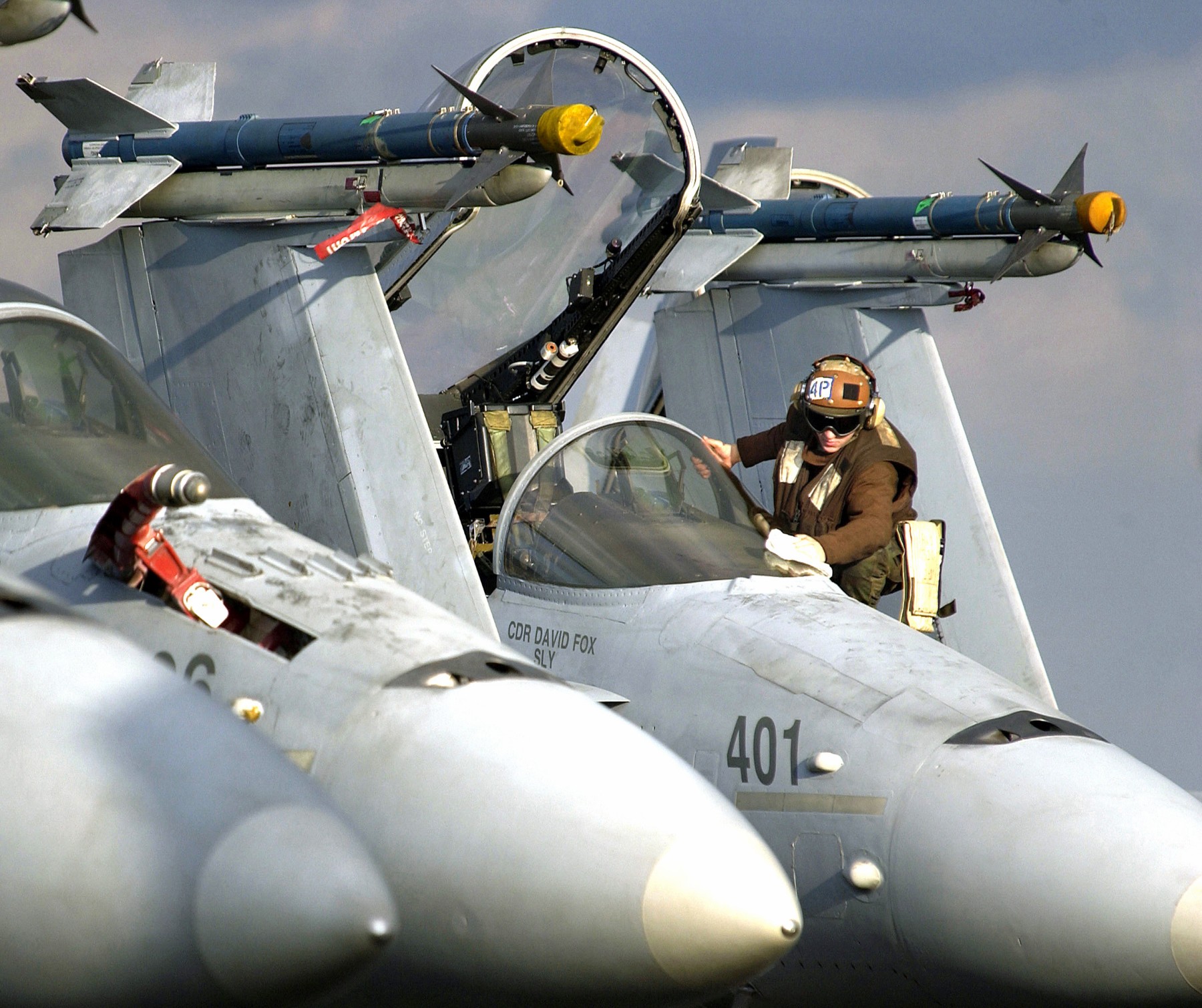 vfa-131 wildcats strike fighter squadron f/a-18c hornet cvw-7 uss george washington cvn-73 2003 109