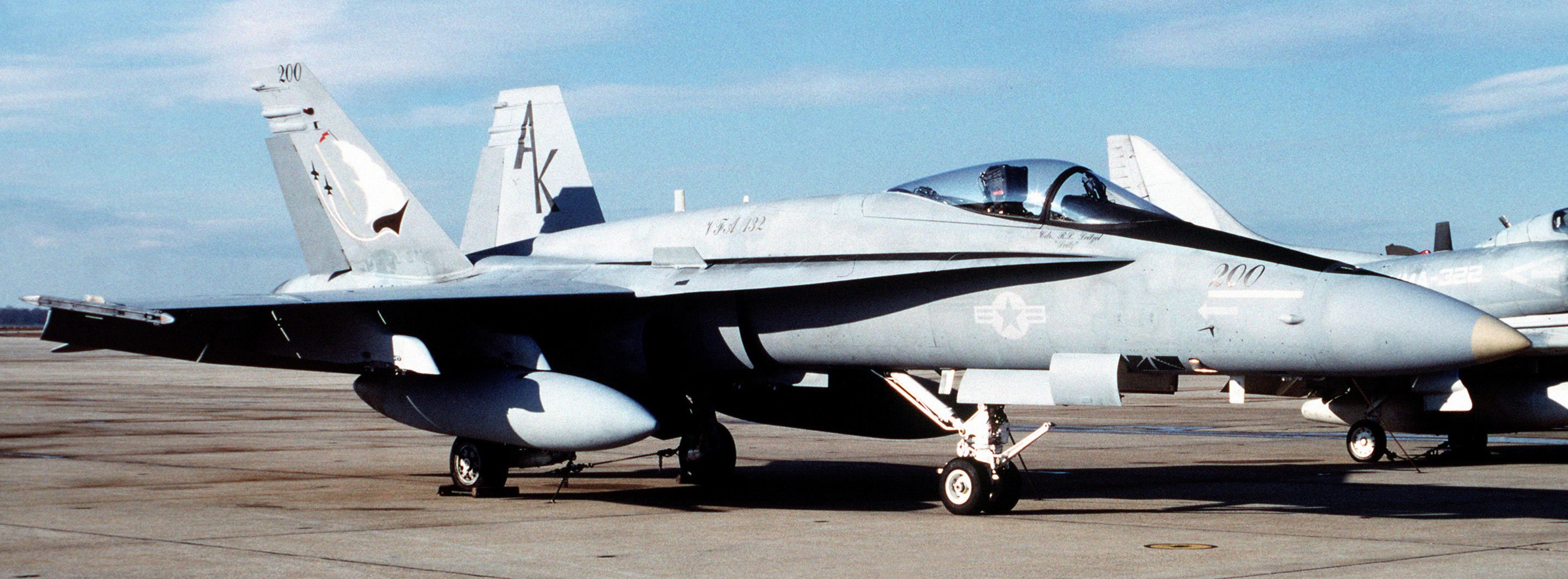 vfa-132 privateers strike fighter squadron f/a-18a hornet cvw-13 uss coral sea cv-43 1990 03