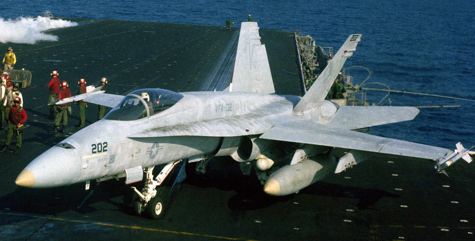 vfa-132 privateers strike fighter squadron f/a-18a hornet cvw-13 uss coral sea cv-43 1986 15