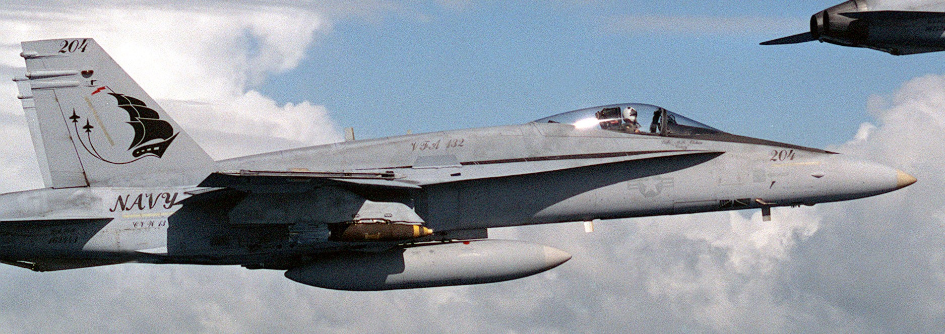vfa-132 privateers strike fighter squadron f/a-18a hornet cvw-13 uss abraham lincoln cvn-72 1990 19
