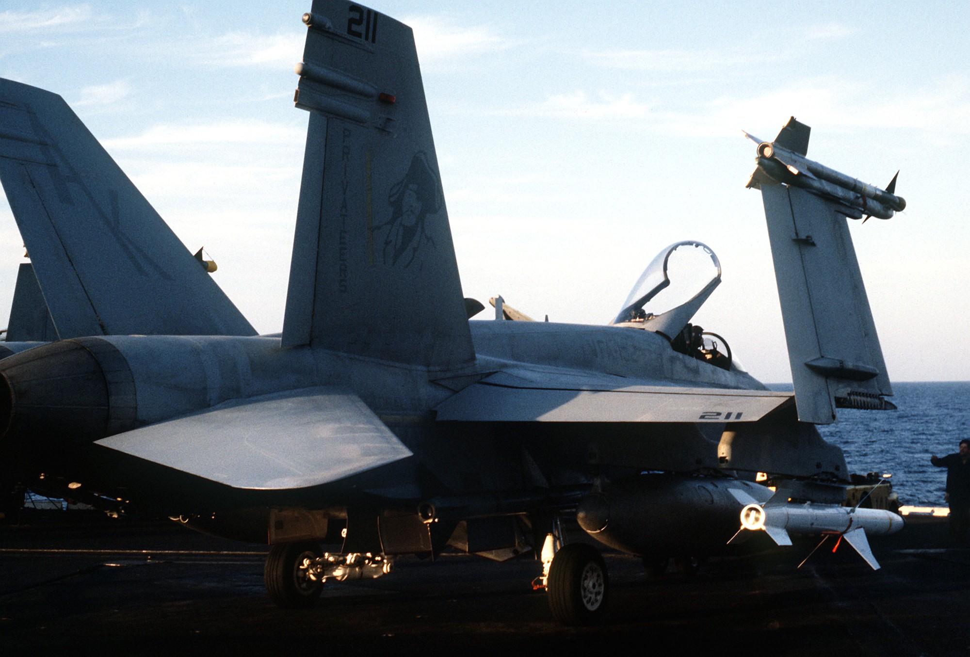 vfa-132 privateers strike fighter squadron f/a-18a hornet cvw-13 uss coral sea cv-43 1986 28