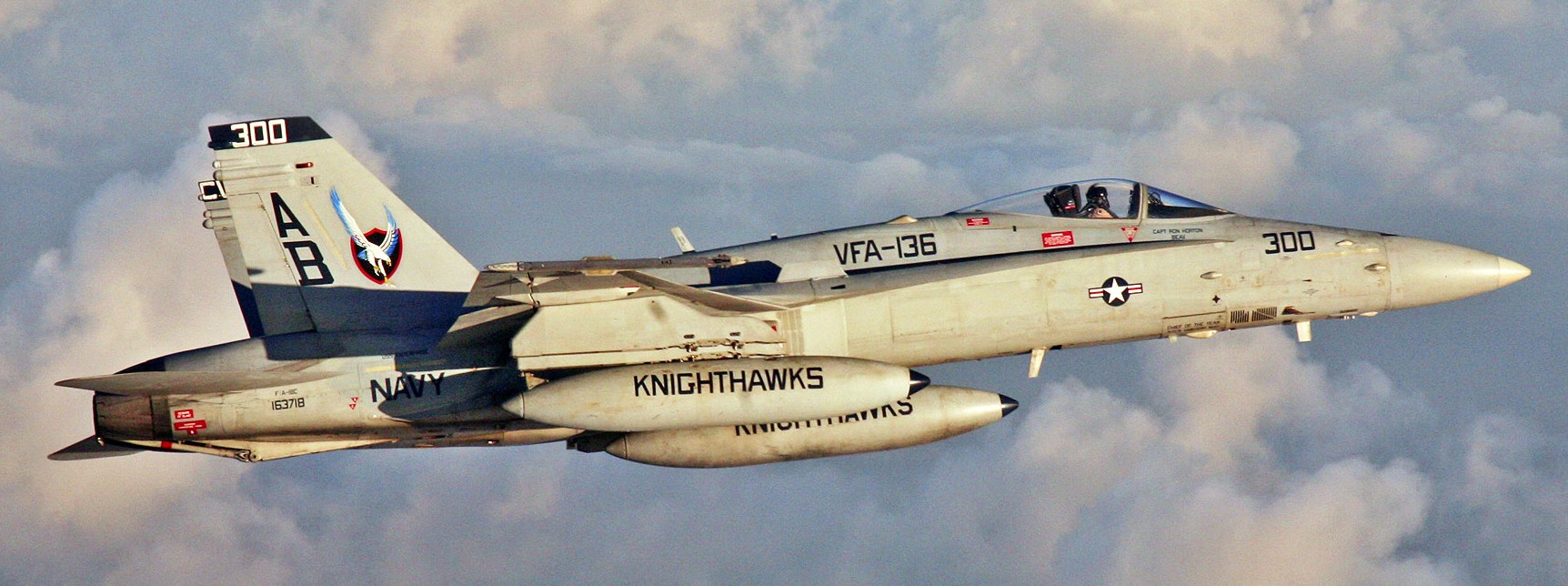 vfa-136 knighthawks strike fighter squadron f/a-18c hornet 2007 04 cvw-1 uss enterprise cvn-65