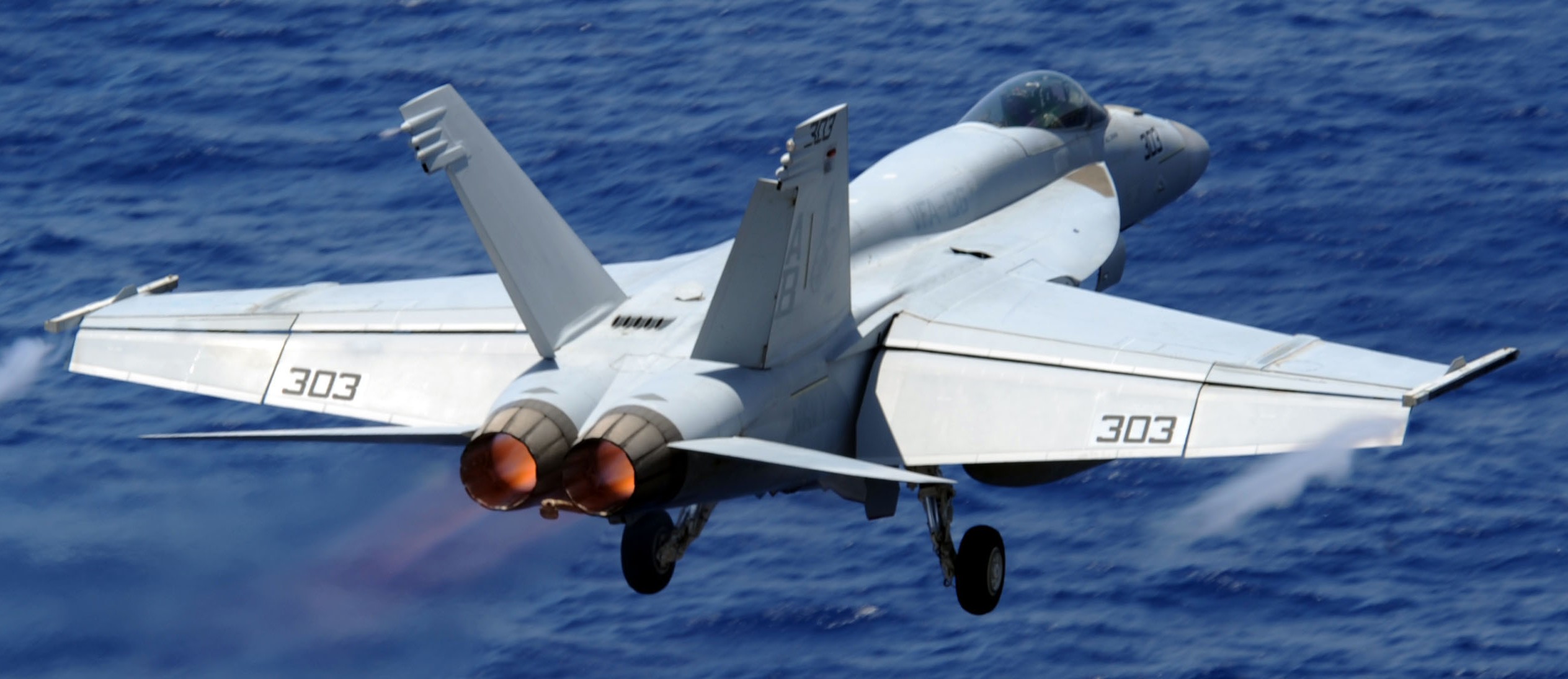 vfa-136 knighthawks strike fighter squadron f/a-18e super hornet 2011 14 cvw-1 uss enterprise cvn-65