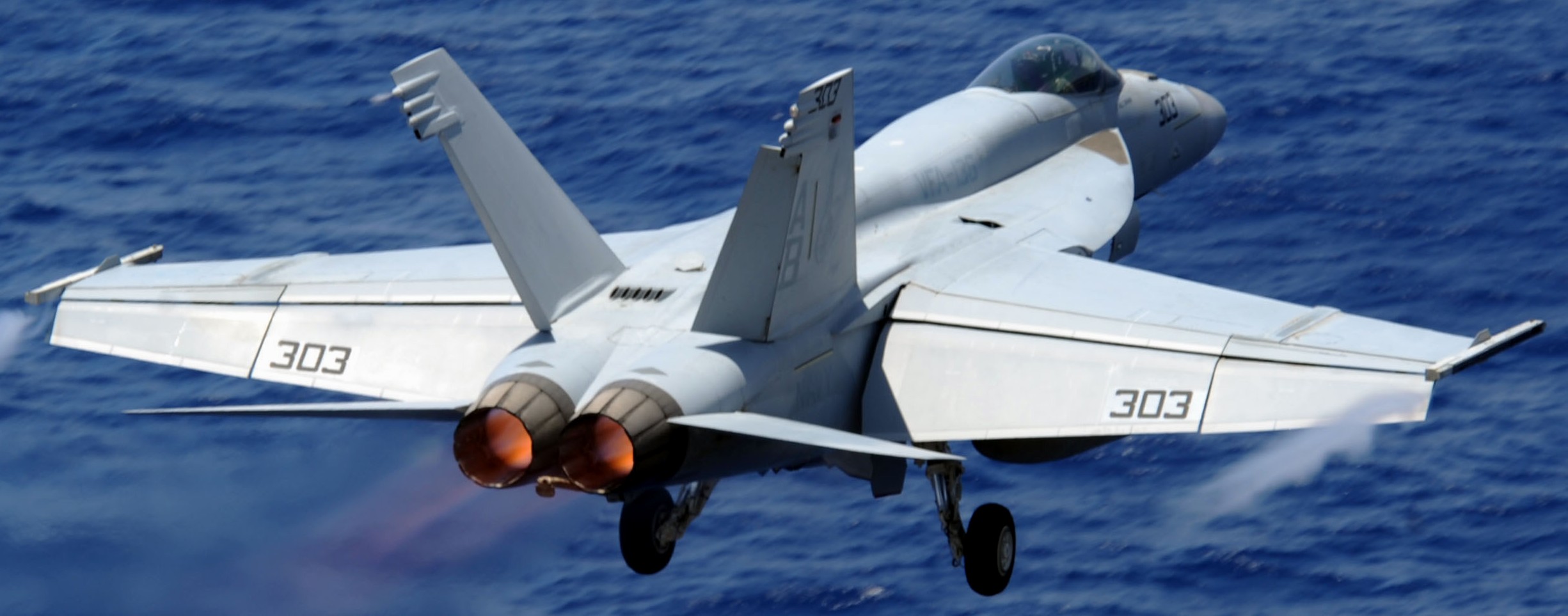 vfa-136 knighthawks strike fighter squadron f/a-18e super hornet 2011 14 cvw-1 uss enterprise cvn-65