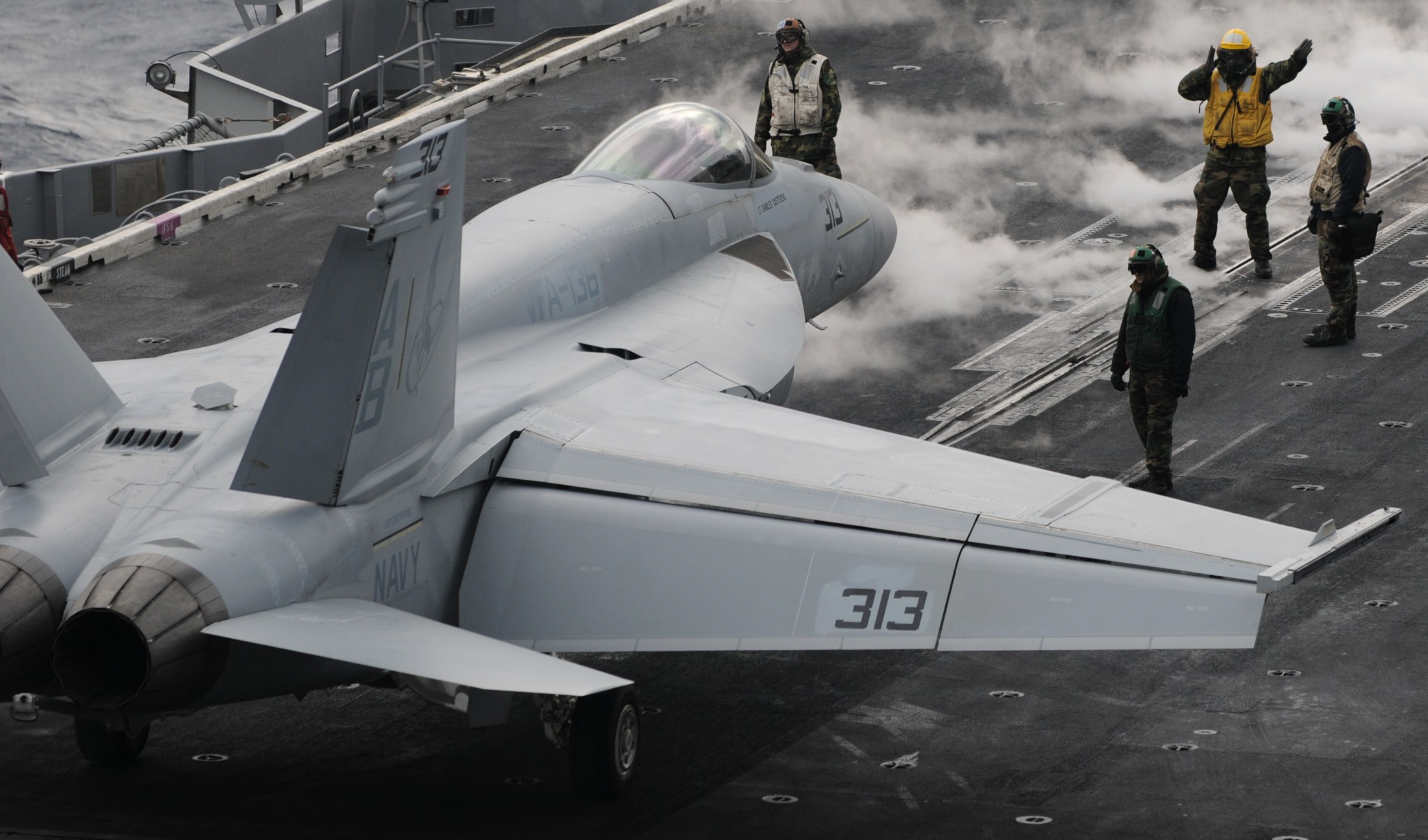 vfa-136 knighthawks strike fighter squadron f/a-18e super hornet 2010 18 cvw-1 uss enterprise cvn-65