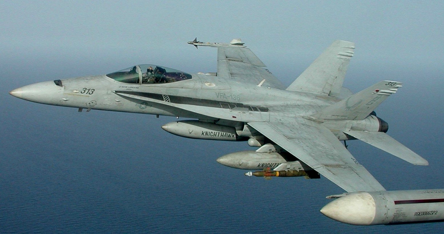 vfa-136 knighthawks strike fighter squadron f/a-18c hornet 2002 52 cvw-7 uss john f. kennedy cv-67