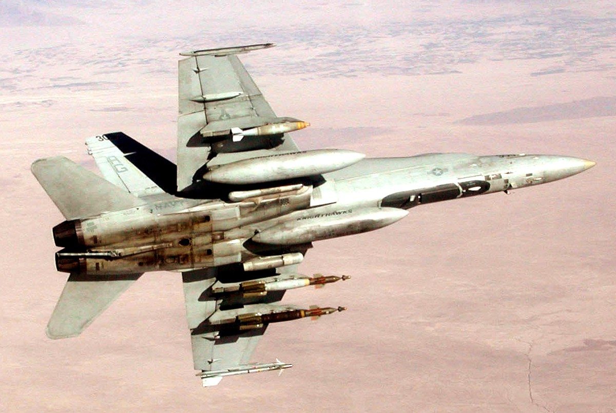 vfa-136 knighthawks strike fighter squadron f/a-18c hornet 2002 54 cvw-7 uss john f. kennedy cv-67