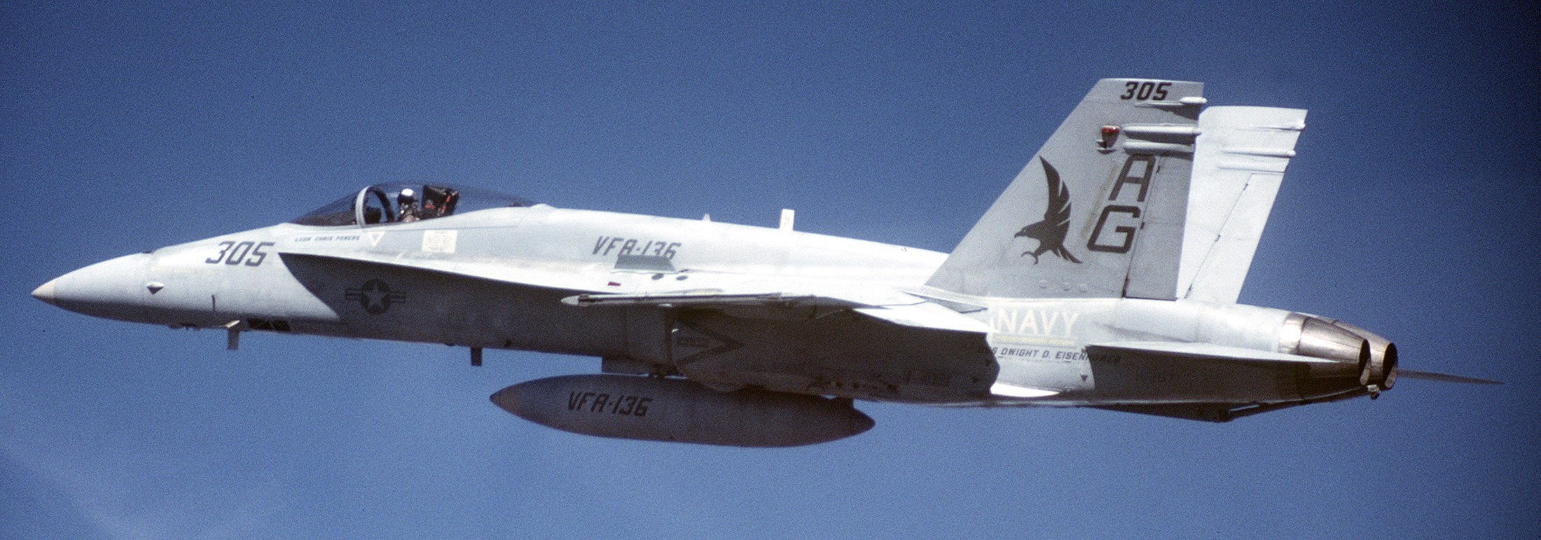 vfa-136 knighthawks strike fighter squadron f/a-18a hornet 1989 55 cvw-7