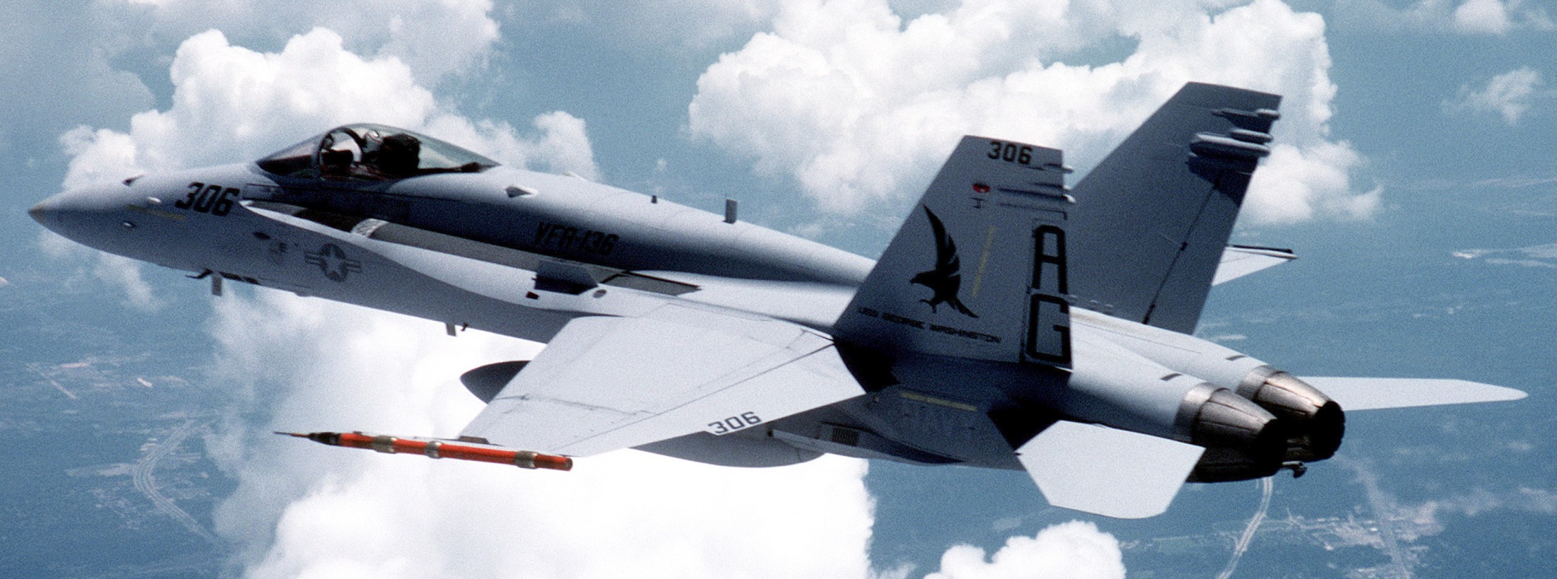 vfa-136 knighthawks strike fighter squadron f/a-18c hornet 1992 57 cvw-7 carrier air wing