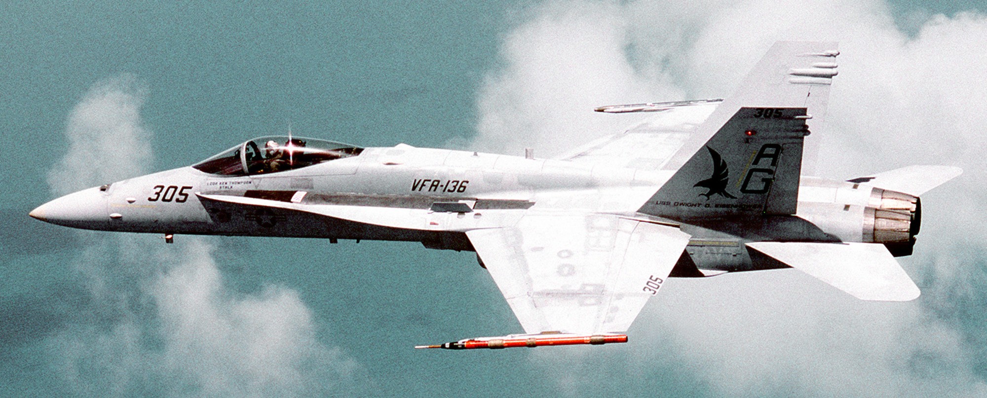 vfa-136 knighthawks strike fighter squadron f/a-18c hornet 1992 61 cvw-7 carrier air wing