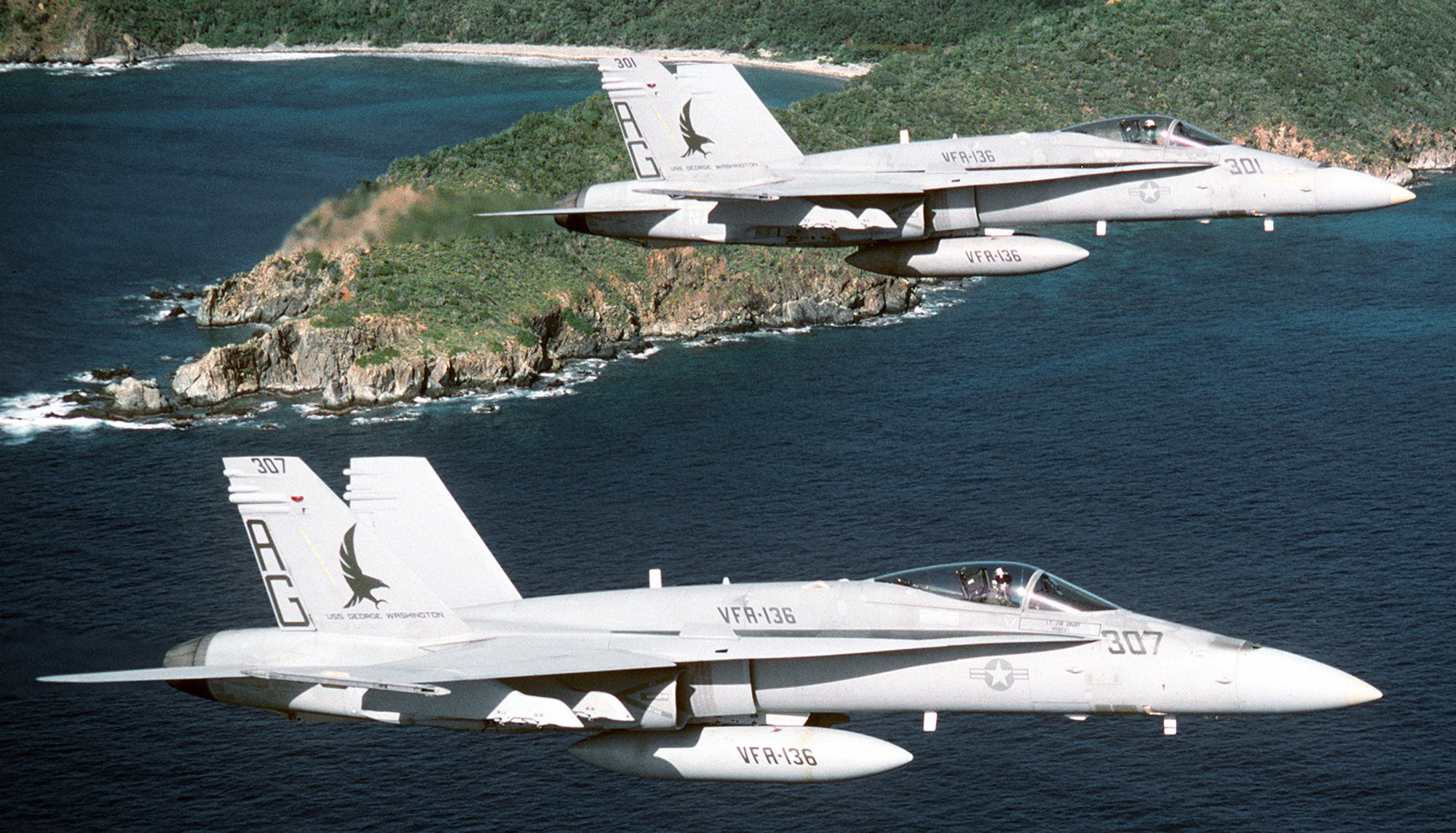 vfa-136 knighthawks strike fighter squadron f/a-18c hornet 1992 74 cvw-7 naval station roosevelt roads puerto rico
