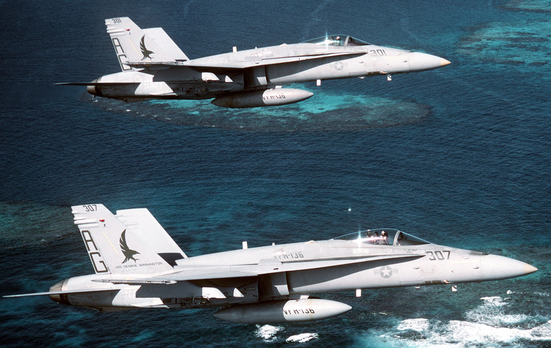vfa-136 knighthawks strike fighter squadron f/a-18c hornet 1992 76 cvw-7 naval station roosevelt roads puerto rico