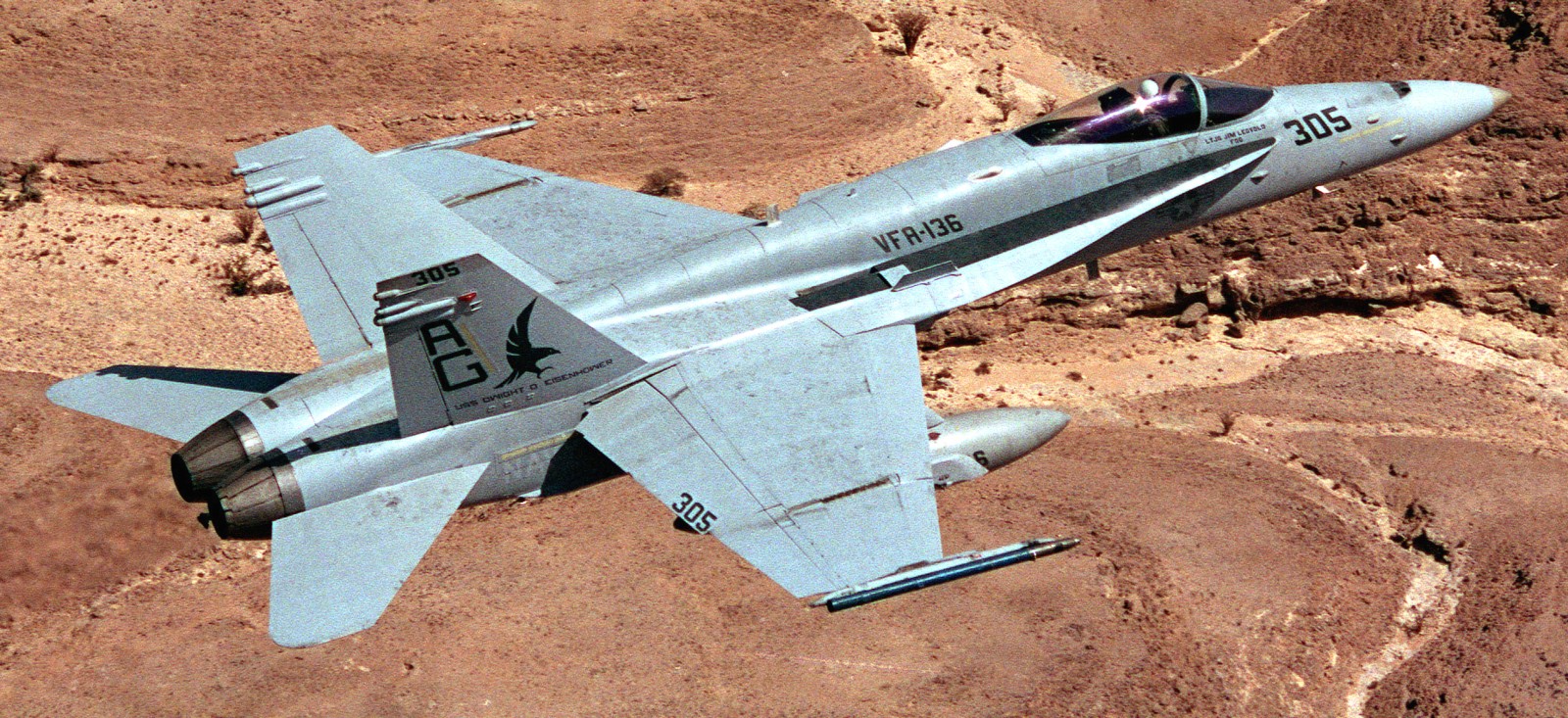 vfa-136 knighthawks strike fighter squadron f/a-18c hornet 1992 84 cvw-7 uss dwight d. eisenhower cvn-69