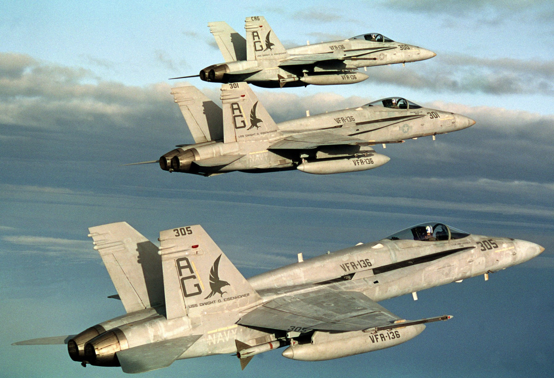 vfa-136 knighthawks strike fighter squadron f/a-18c hornet 1992 85 cvw-7 uss dwight d. eisenhower cvn-69
