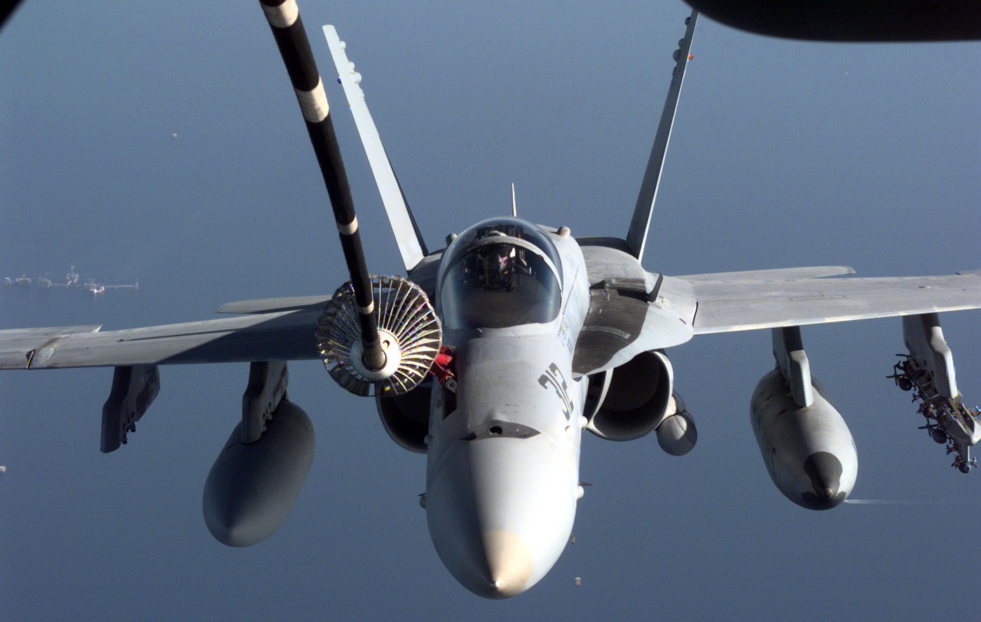 vfa-136 knighthawks strike fighter squadron f/a-18c hornet 1998 92 cvw-7 uss john c. stennis cvn-74