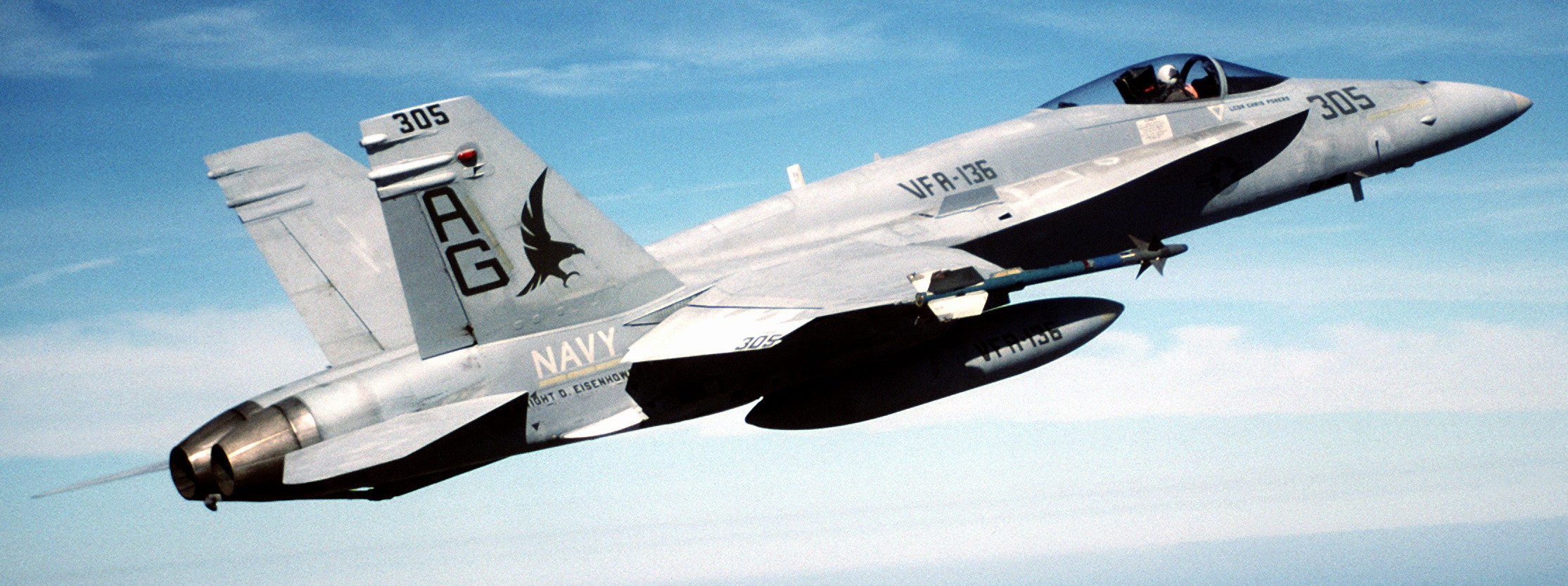 vfa-136 knighthawks strike fighter squadron f/a-18a hornet 1989 95 cvw-7