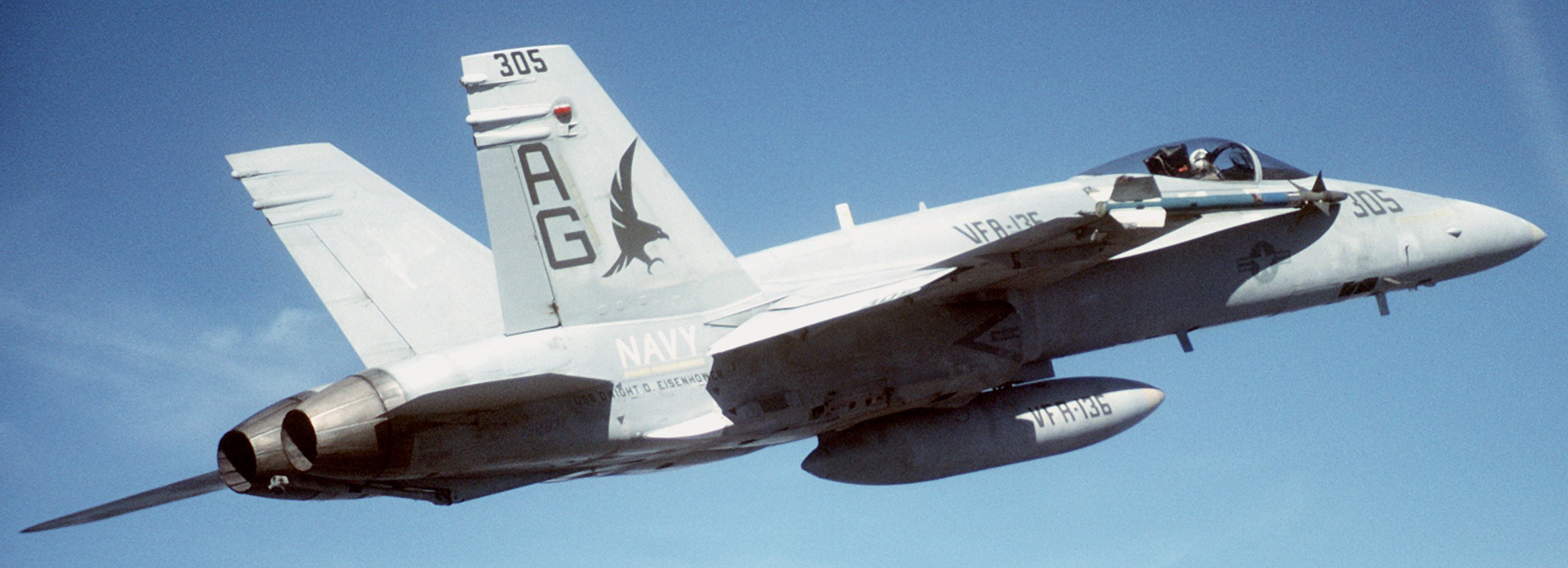vfa-136 knighthawks strike fighter squadron f/a-18a hornet 1989 97 cvw-7