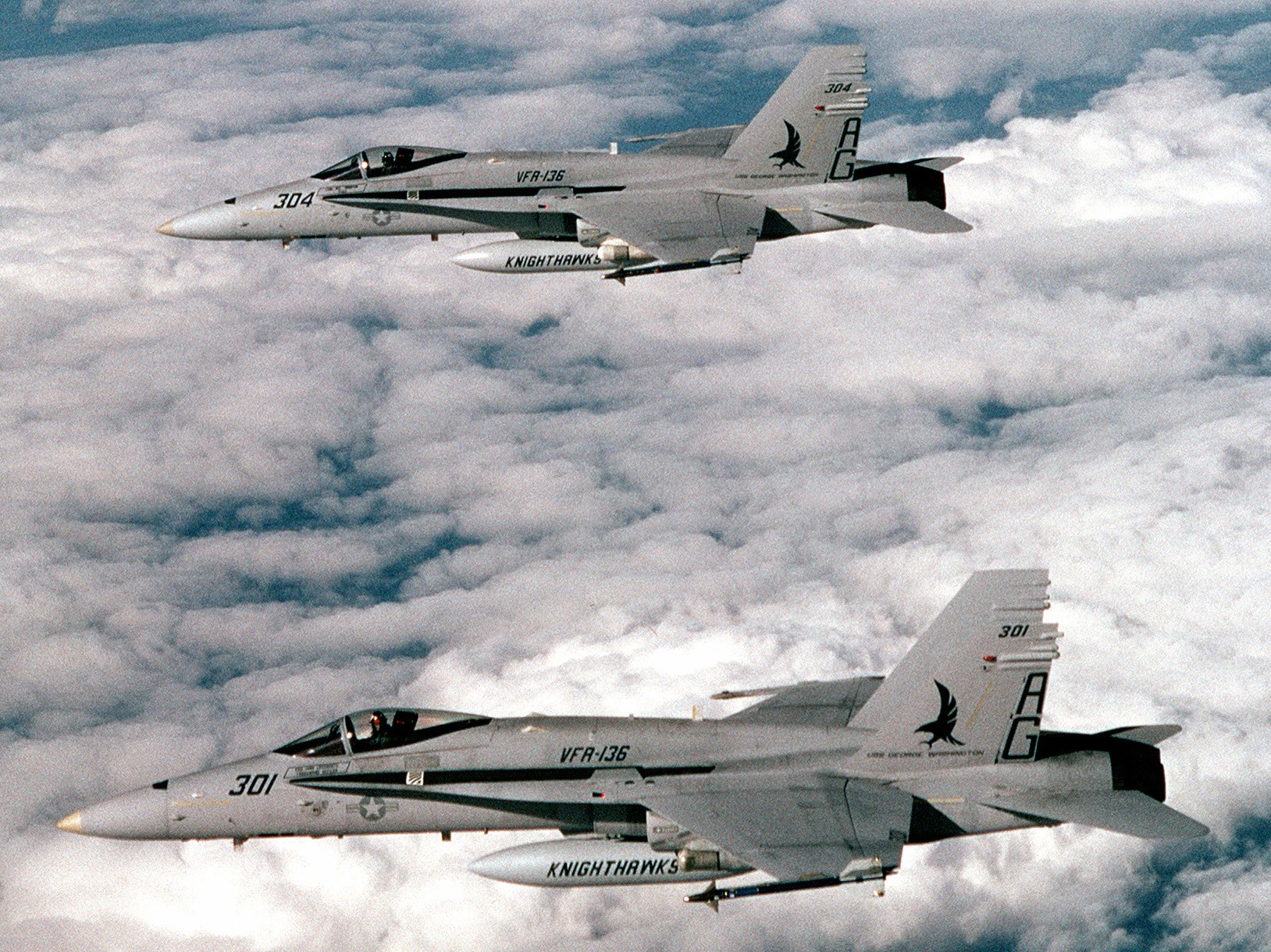 vfa-136 knighthawks strike fighter squadron f/a-18c hornet 1993 101 carrier air wing cvw-7