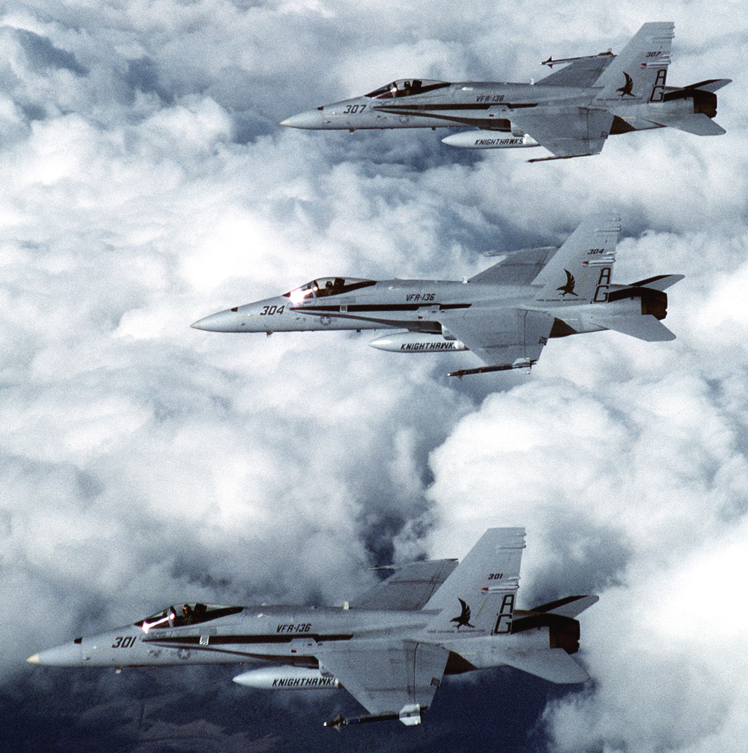 vfa-136 knighthawks strike fighter squadron f/a-18c hornet 1993 102 carrier air wing cvw-7