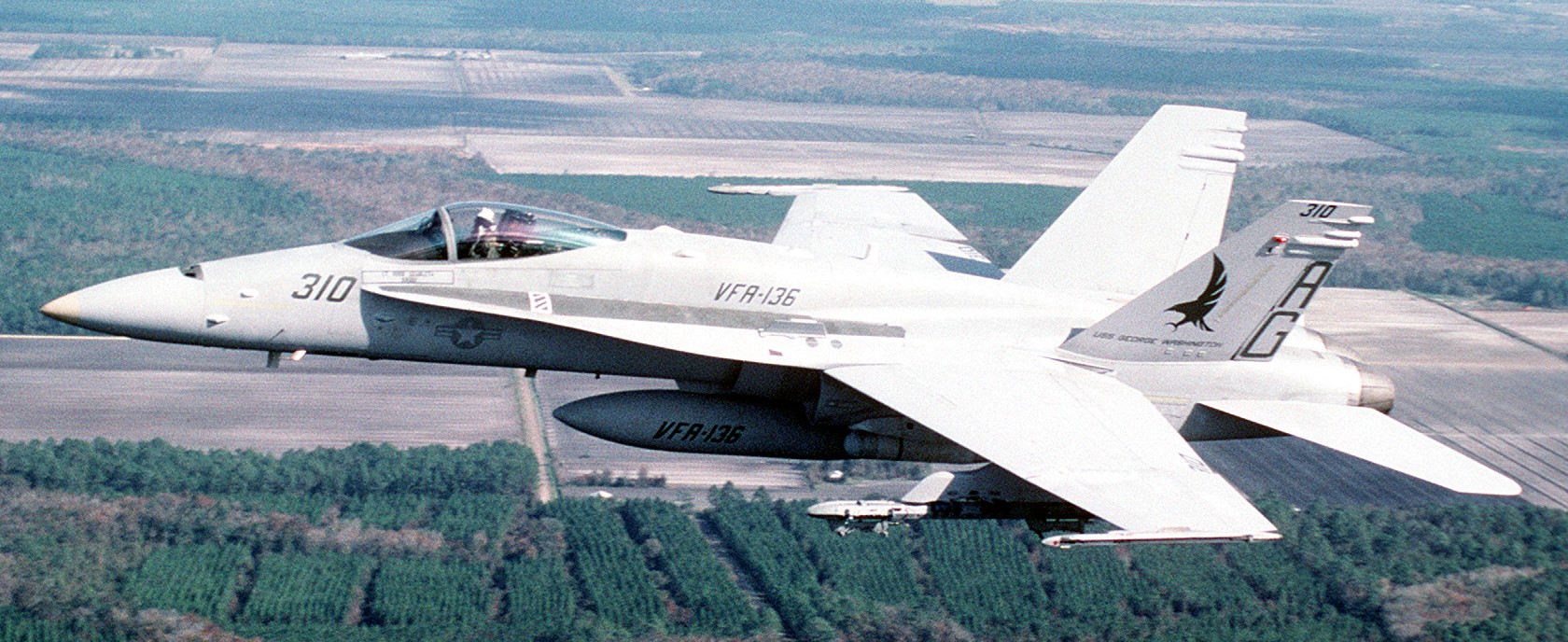 vfa-136 knighthawks strike fighter squadron f/a-18c hornet 1992 106 cvw-7 carrier air wing