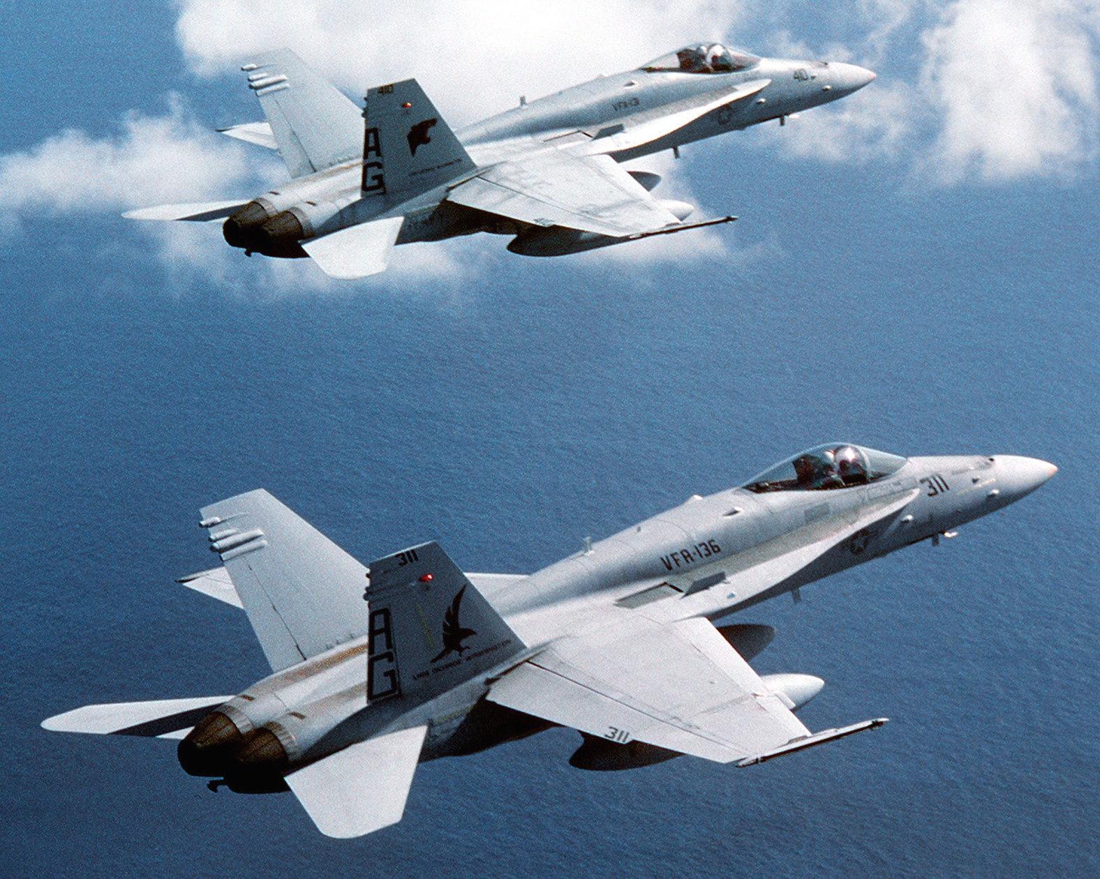 vfa-136 knighthawks strike fighter squadron f/a-18c hornet 1992 108 cvw-7 naval station roosevelt roads puerto rico
