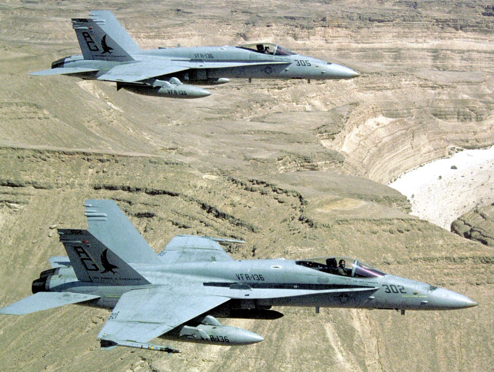 vfa-136 knighthawks strike fighter squadron f/a-18c hornet 1992 127 cvw-7 uss dwight d. eisenhower cvn-69
