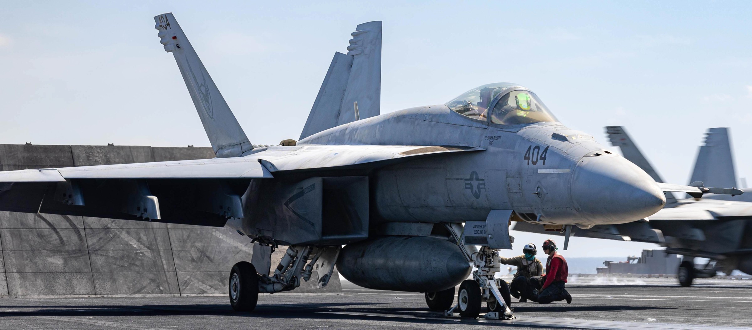 vfa-136 knighthawks strike fighter squadron f/a-18e super hornet cvw-1 cvn-75 uss harry s. truman 221
