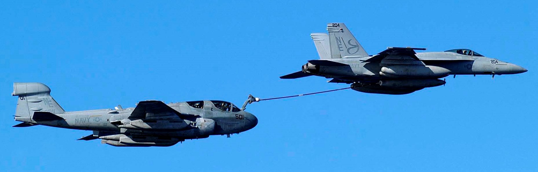 vfa-137 kestrels strike fighter squadron f/a-18e super hornet cvw-2 refueling ea-6b prowler vaq-131 2005 62