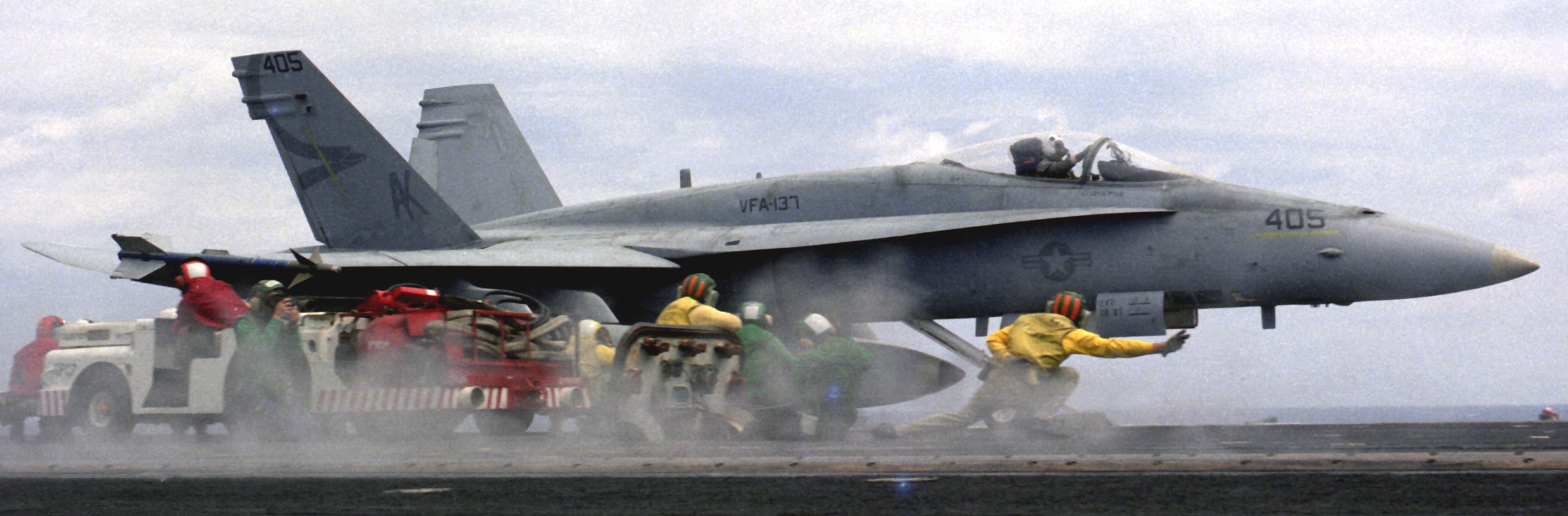 vfa-137 kestrels strike fighter squadron f/a-18a hornet cvw-13 uss coral sea cv-43 1987 76