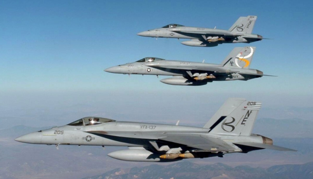 vfa-137 kestrels strike fighter squadron f/a-18e super hornet cvw-2 uss abraham lincoln cvn-72 2004 85