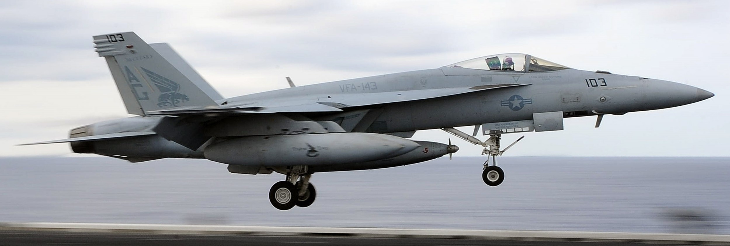 vfa-143 pukin dogs strike fighter squadron f/a-18e super hornet cvw-7 uss dwight d. eisenhower cvn-69 2012 35