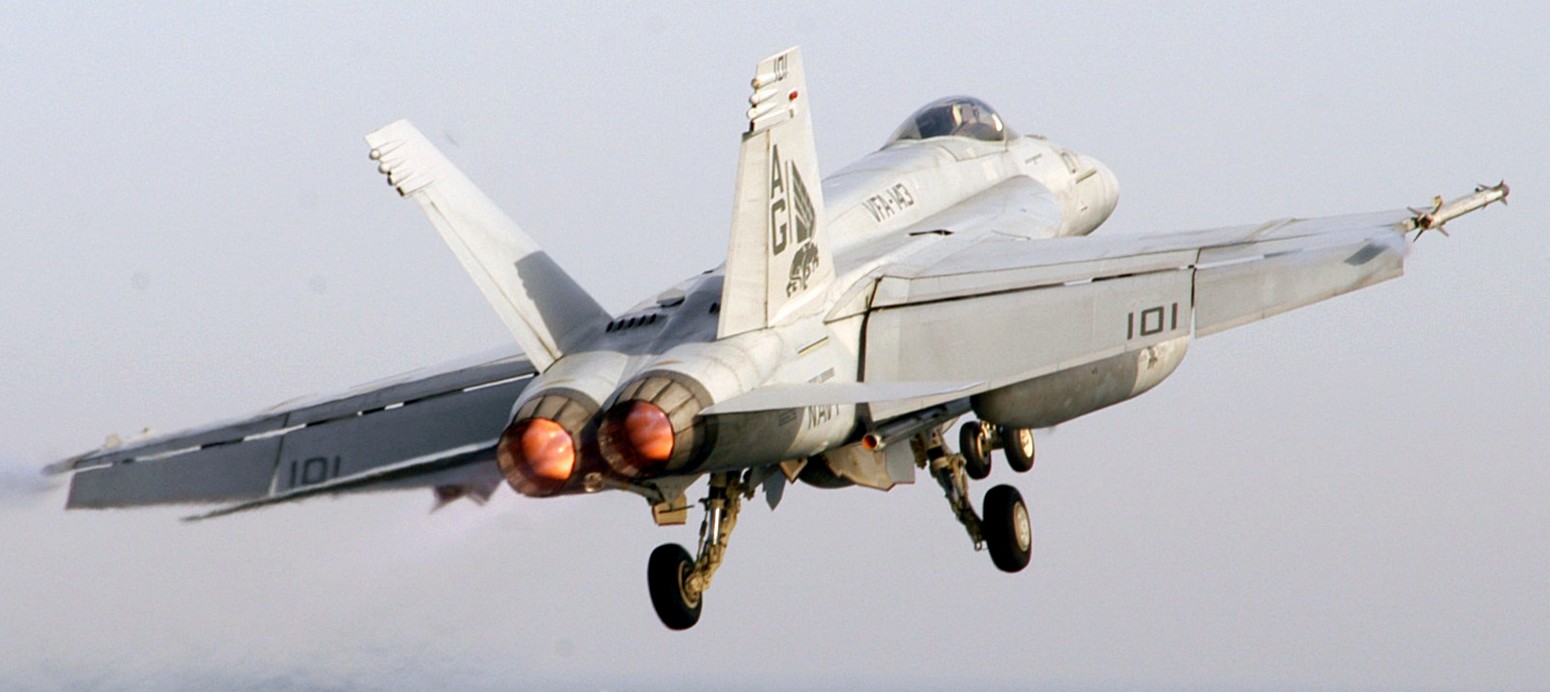 vfa-143 pukin dogs strike fighter squadron f/a-18e super hornet cvw-7 uss dwight d. eisenhower cvn-69 2007 64