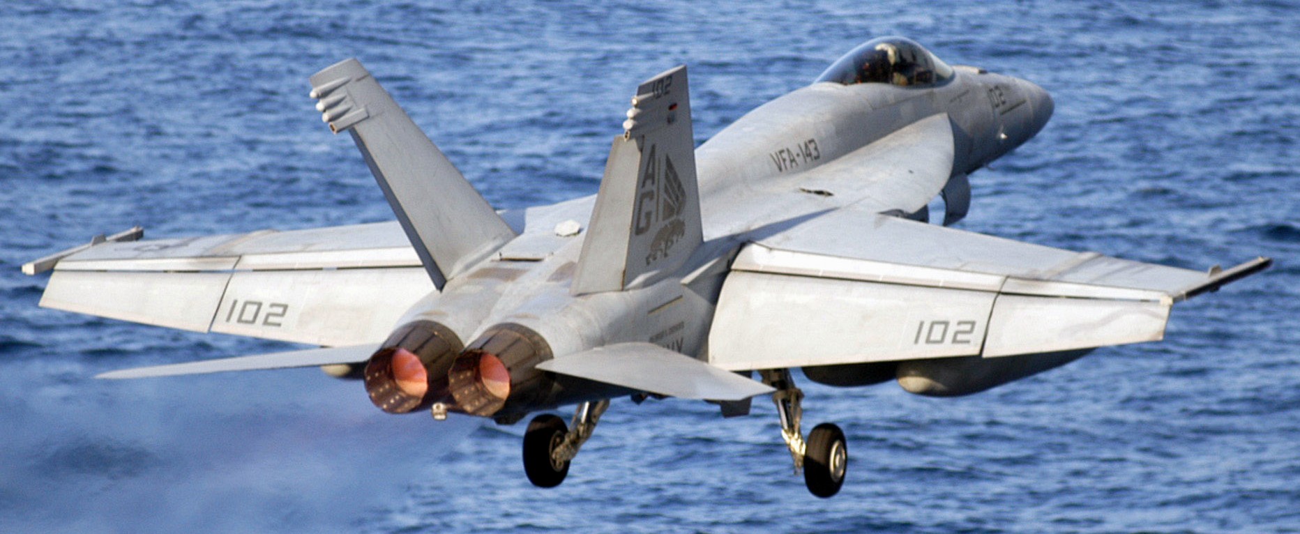 vfa-143 pukin dogs strike fighter squadron f/a-18e super hornet cvw-7 uss dwight d. eisenhower cvn-69 2006 70