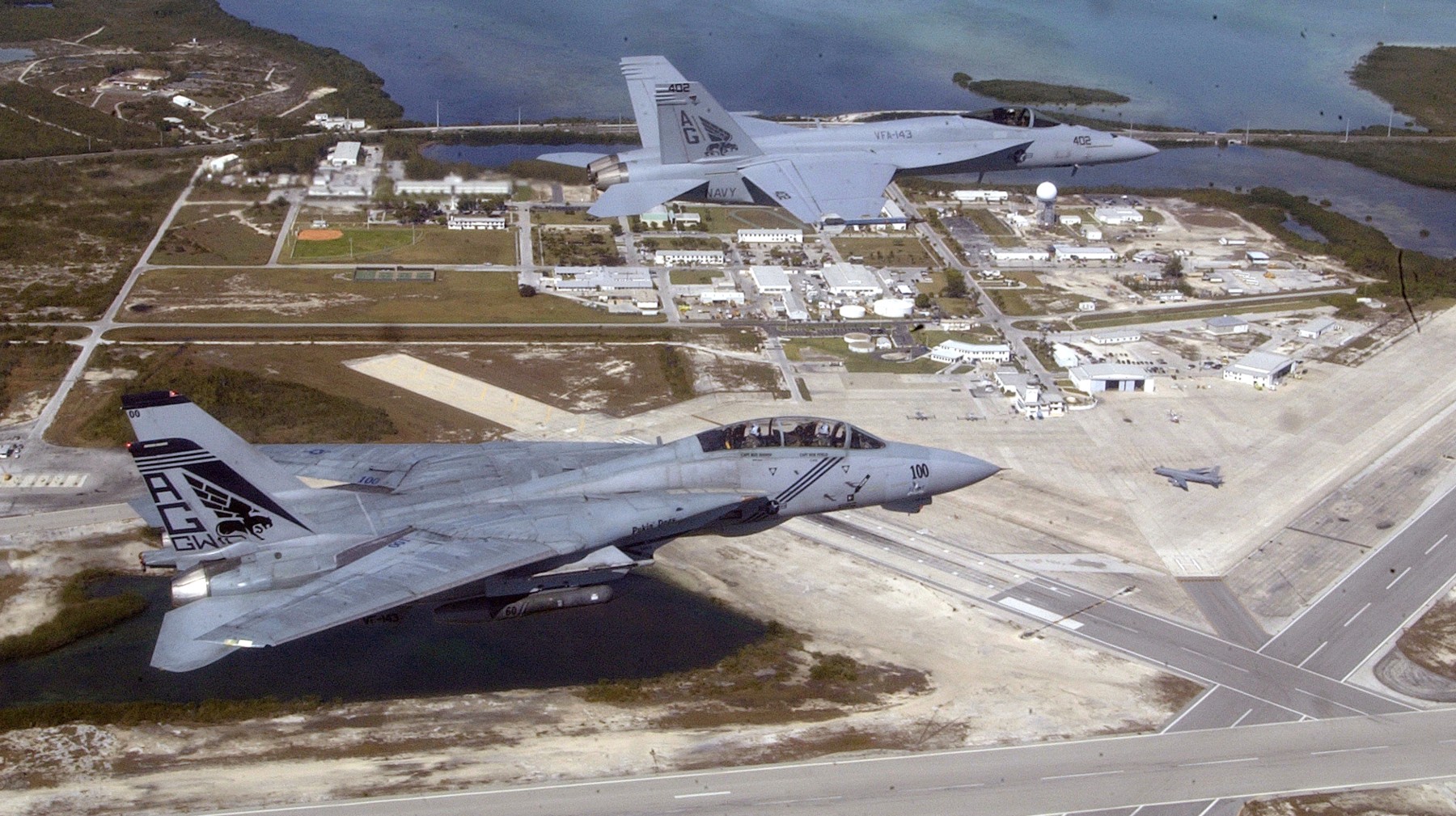 vfa-143 pukin dogs strike fighter squadron f/a-18e super hornet f-14b tomcat vf-143 key west florida 2005 73