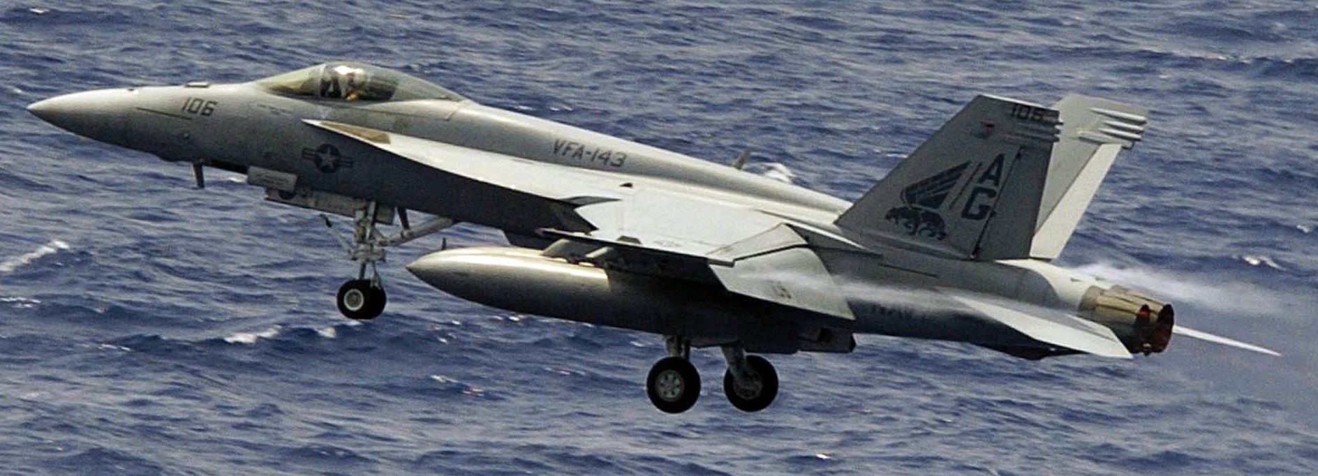 vfa-143 pukin dogs strike fighter squadron f/a-18e super hornet cvw-7 uss dwight d. eisenhower cvn-69 2006 75