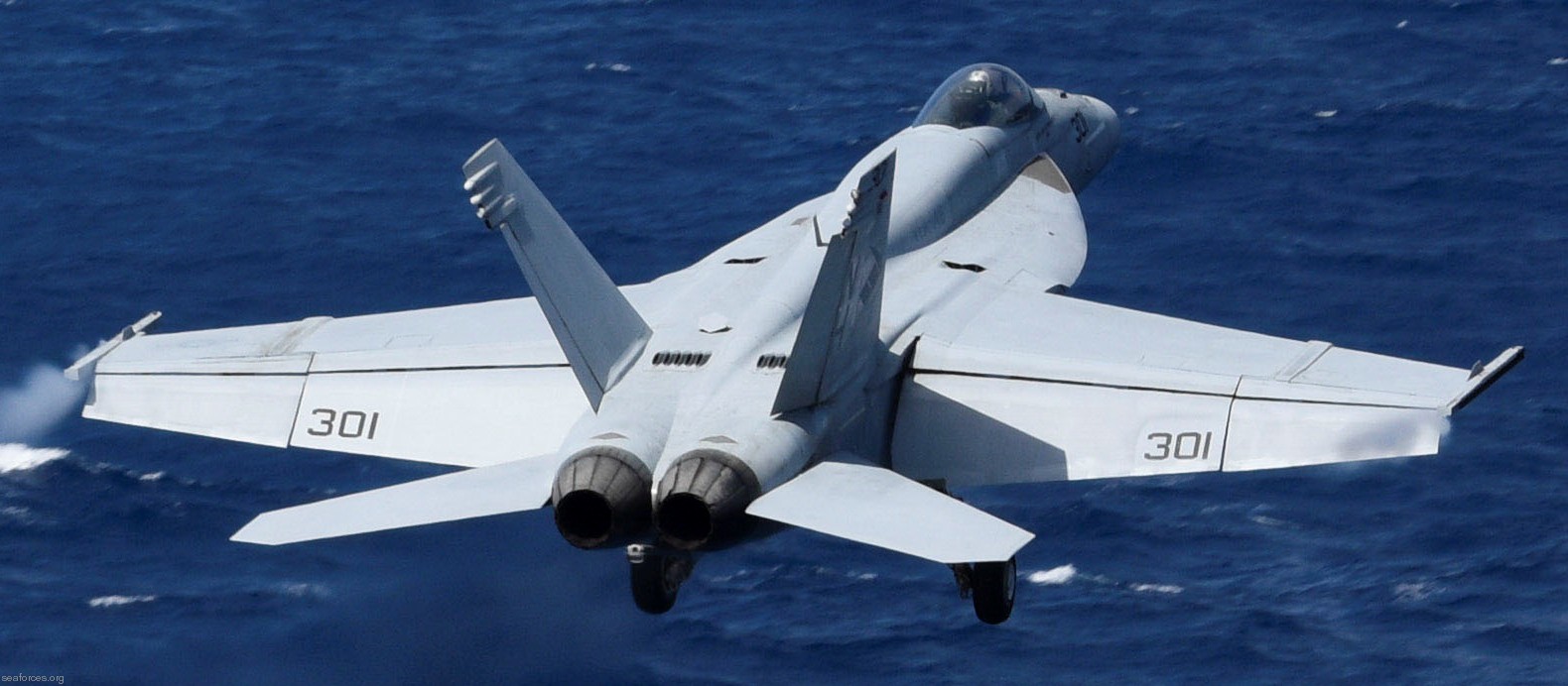 vfa-146 blue diamonds strike fighter squadron f/a-18e super hornet carrier air wing cvw-11 uss nimitz cvn-68 12