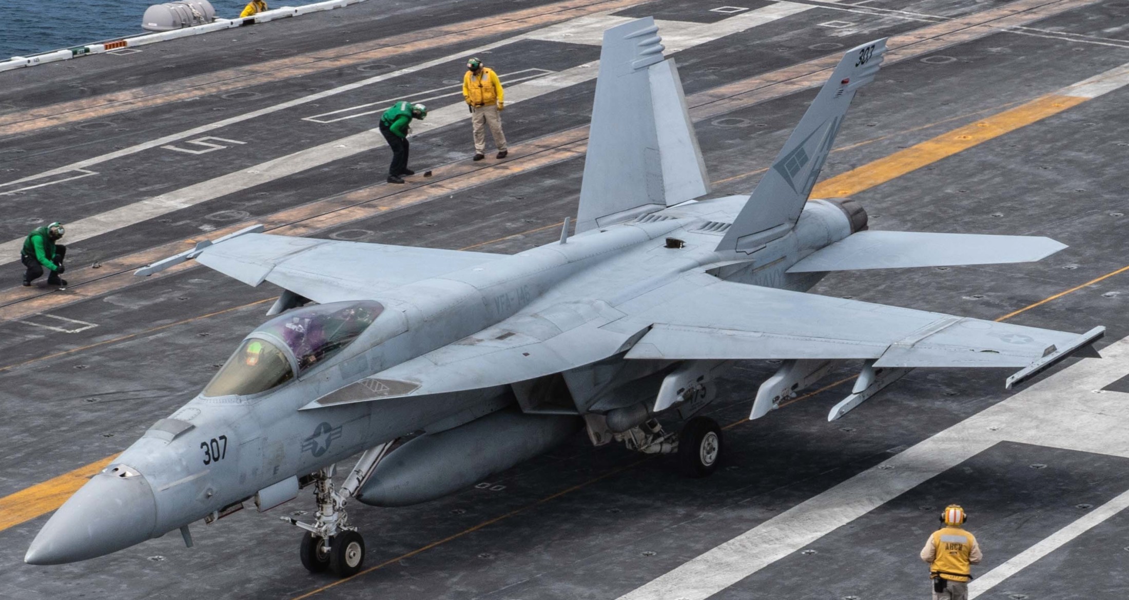 vfa-146 blue diamonds strike fighter squadron f/a-18e super hornet cvw-11 uss theodore roosevelt cvn-71 2019 24