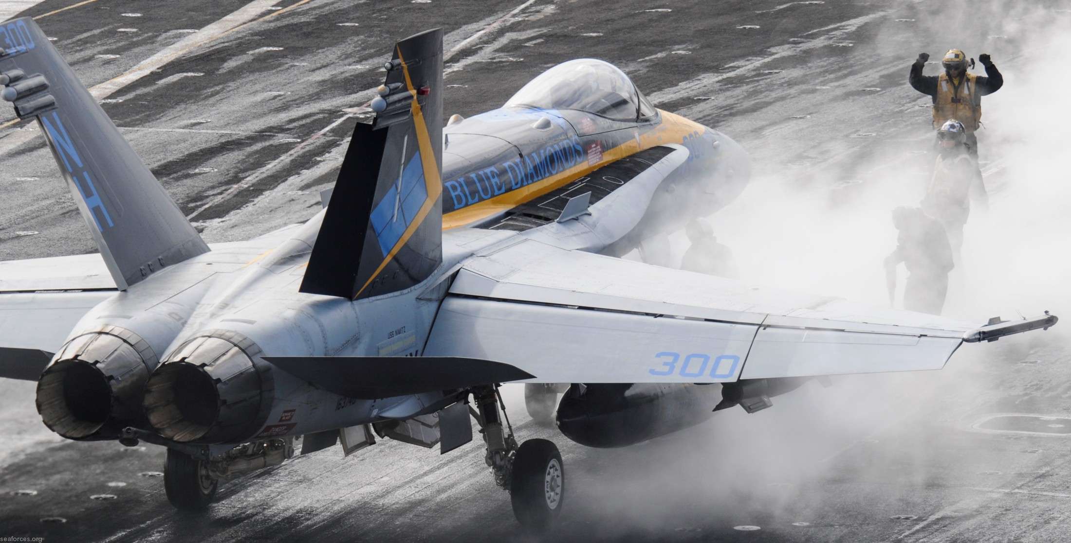 vfa-146 blue diamonds strike fighter squadron f/a-18c hornet carrier air wing cvw-11 uss nimitz cvn-68 26