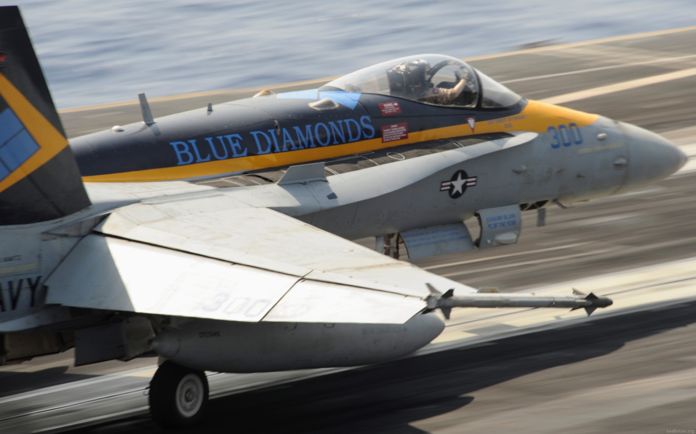 vfa-146 blue diamonds strike fighter squadron f/a-18c hornet carrier air wing cvw-11 uss nimitz cvn-68 32