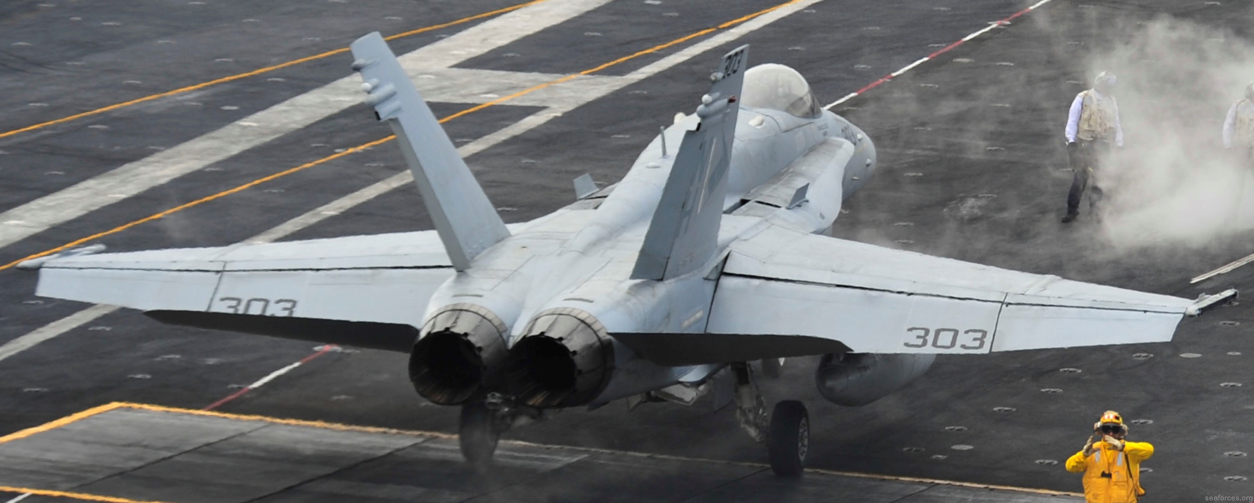 vfa-146 blue diamonds strike fighter squadron f/a-18c hornet carrier air wing cvw-11 uss nimitz cvn-68 62