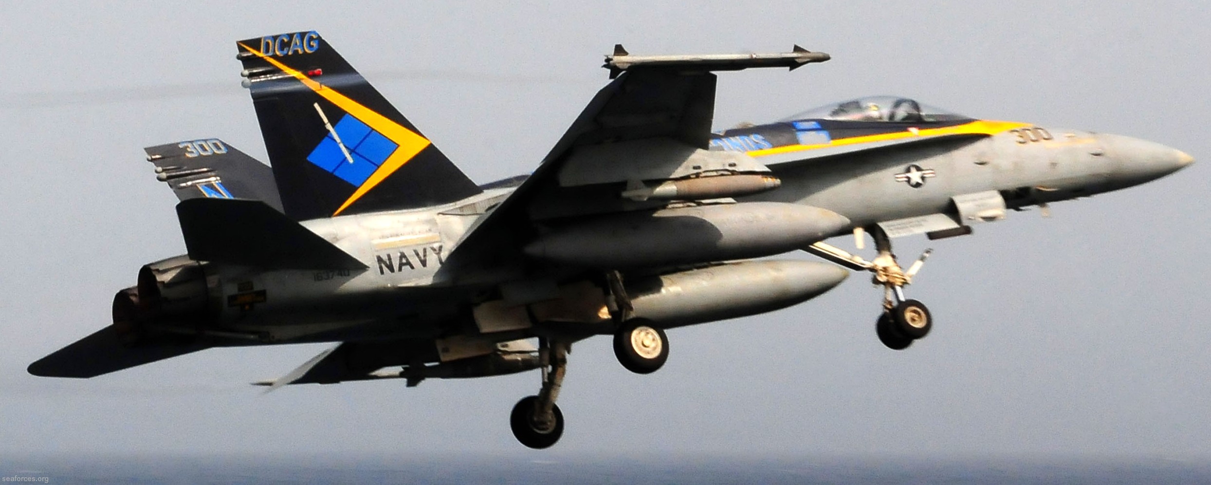 vfa-146 blue diamonds strike fighter squadron f/a-18c hornet carrier air wing cvw-14 uss ronald reagan cvn-76 87