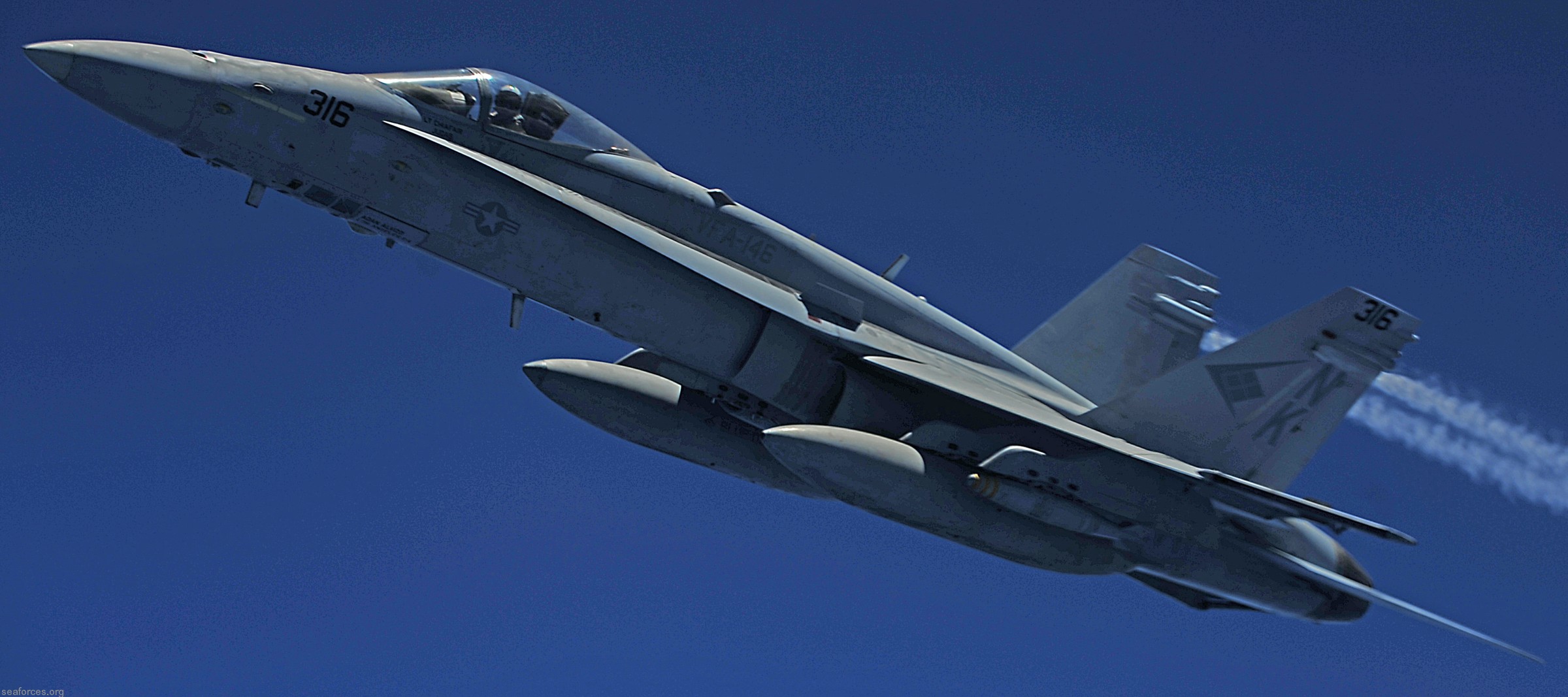 vfa-146 blue diamonds strike fighter squadron f/a-18c hornet carrier air wing cvw-14 uss ronald reagan cvn-76 97