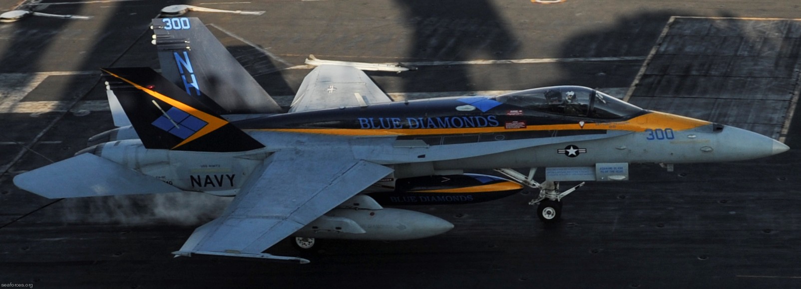 vfa-146 blue diamonds strike fighter squadron f/a-18c hornet carrier air wing cvw-11 uss nimitz cvn-68 133