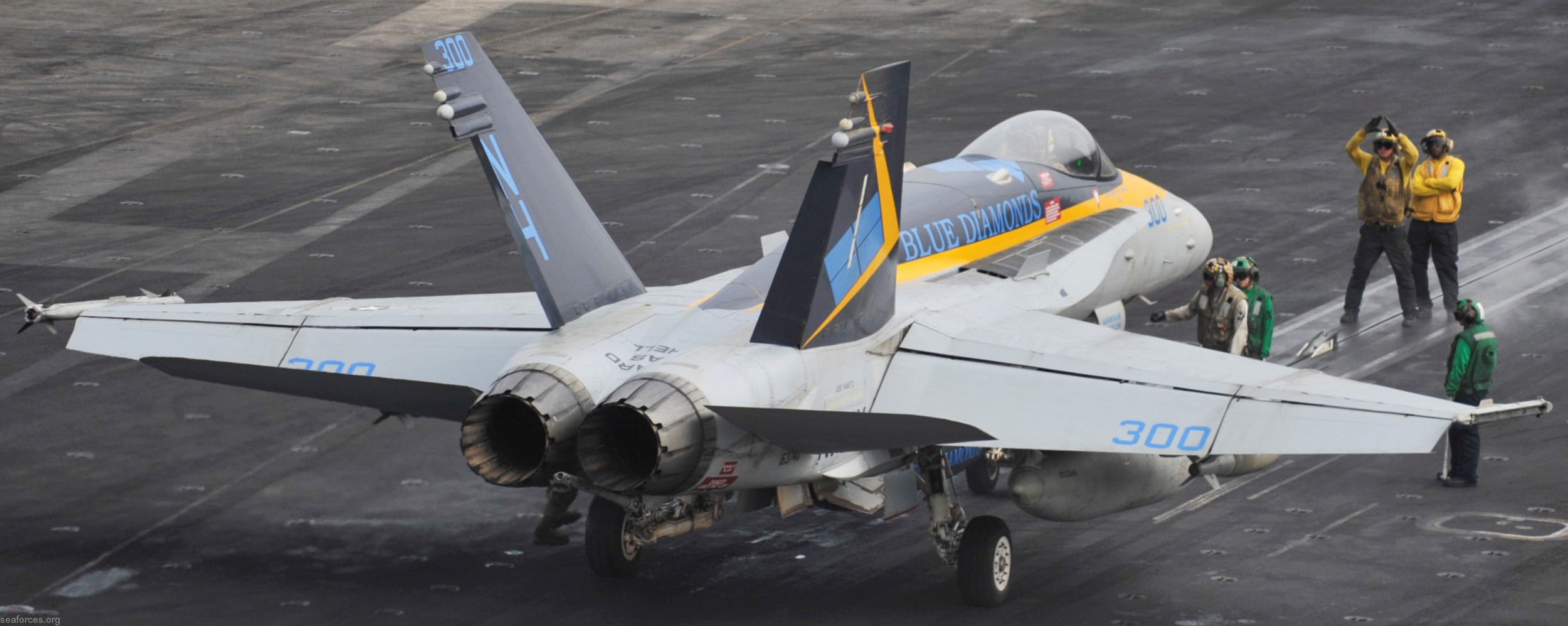 vfa-146 blue diamonds strike fighter squadron f/a-18c hornet carrier air wing cvw-11 uss nimitz cvn-68 145