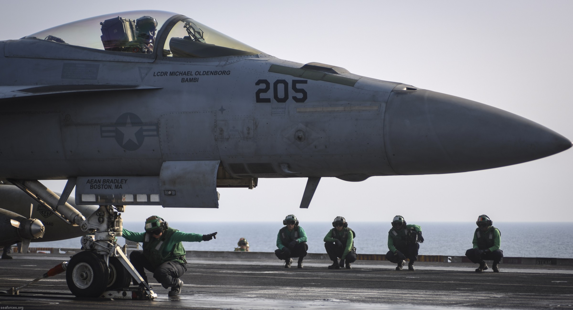 vfa-147 argonauts f/a-18e super hornet strike fighter squadron carrier air wing cvw-11 uss nimitz cvn-68 30